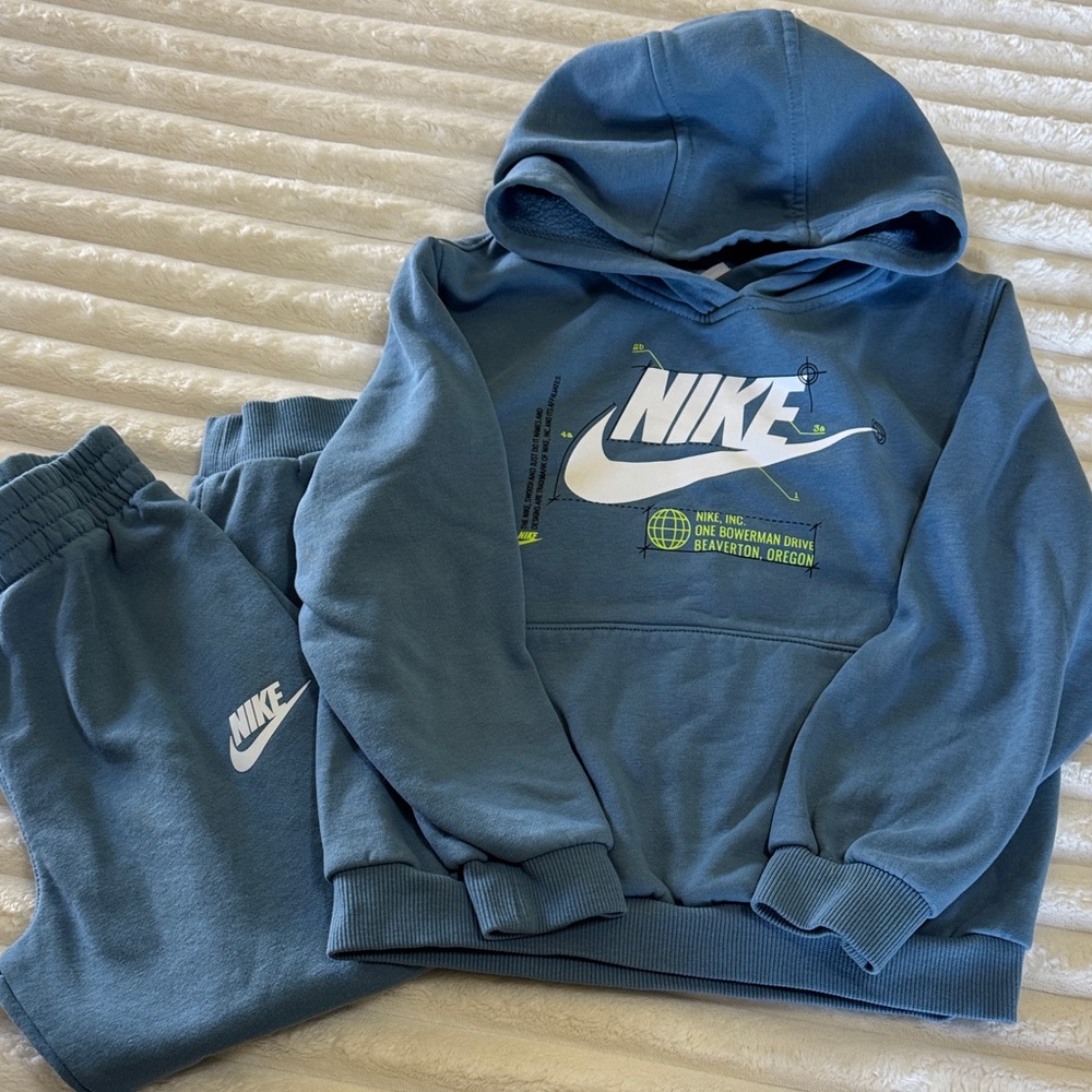 Boys Nike sweatsuit